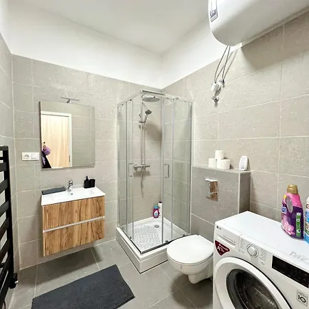 Teresia De Lux Apartment-2 Br- 2 Bathroom *