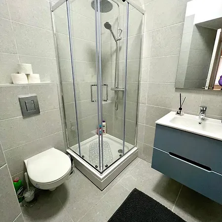 Apartament Teresia De Lux Apartment-2 Br- 2 Bathroom *